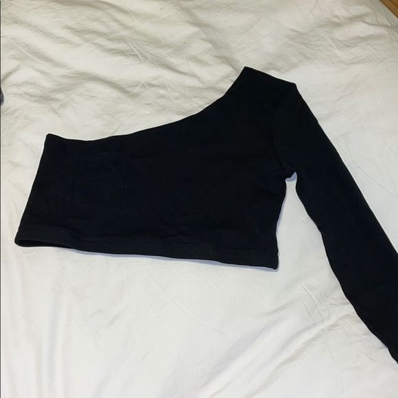 Black Cold shoulder crop top - Picture 1 of 3
